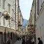 Wandelen door de Getreidegasse.