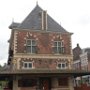 De Waag in Leeuwarden, ook wel bekend als de Boterwaag. Dit gebouw stamt uit 1590.