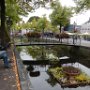 Op de fiets naar Heerenveen, pauze aan het water.